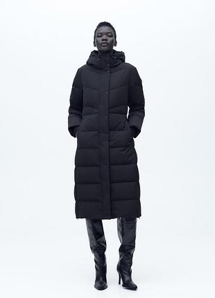 Длинное черное стеганое пальто zara с капюшоном