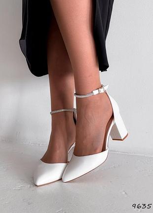 Жіночі білі туфлі класика 🥰