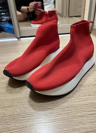 Червоні кросівки резинка 39 розмір, 25 устілка zara