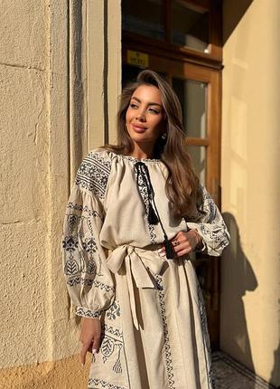 Вышитое платье вышито платье