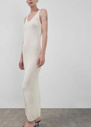 Платье молочное по фигуре на бретелях