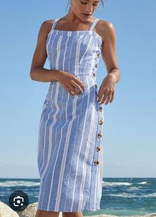 Легке плаття з цікавою застібкою