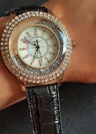 Женские наручные часы cocoey. кварц.. 14т