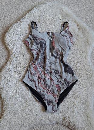 Слитный купальник на молнии спереди