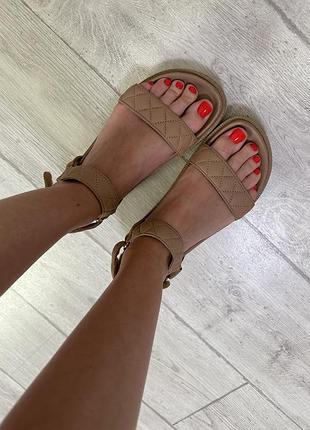 Босоножки кожаные