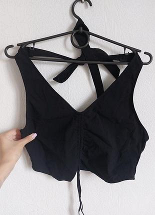 Гарний топ із відкритою спинкою