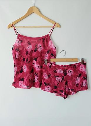 Пижама, домашняя одежда-топ с шортами.