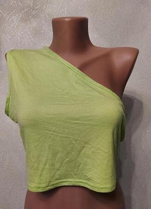 Салатовый топ с открытым плечем
