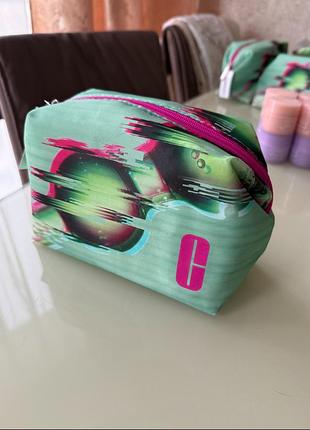 Косметичка  красива  clinique 1 відділення