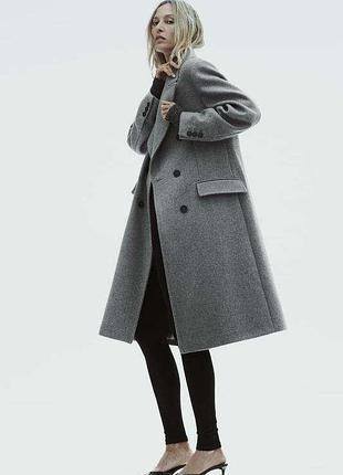 Длинное пальто zara с шерстью серого цвета