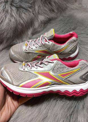 Кроссовки женские