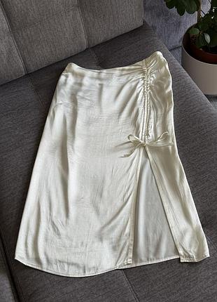 Неймовірна сатинова спідниця легка однотонна  спідниця міді