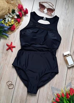 Купальник сдельный.