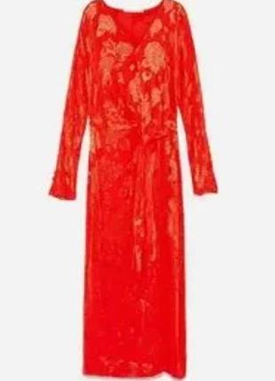 Красное платье