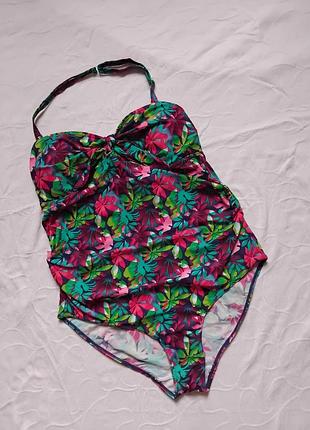 Красивий суцільний купальник