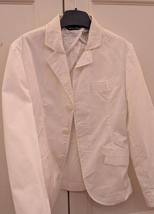 Пиджак белый на мальчика р 8-9 лет