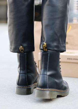 Зимние ботинки мартинс женские с мехом dr. martens 1460 черного цвета7 фото