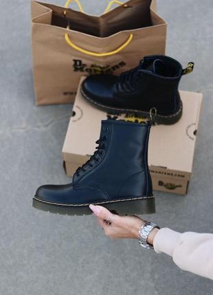 Зимние ботинки мартинс женские с мехом dr. martens 1460 черного цвета9 фото