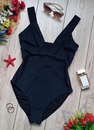 Купальник сдельный.