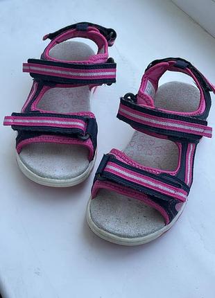 Зручні босоніжки