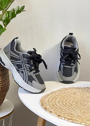 Кросівки для хлопчика або дівчинки