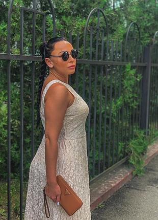 Шикарное летнее платье кремового цвета