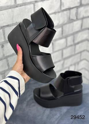 Босоніжки на танкетці натуральна шкіра