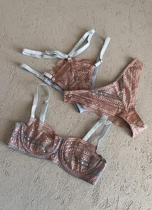 Нежный кружевной комплект с трусиками танга