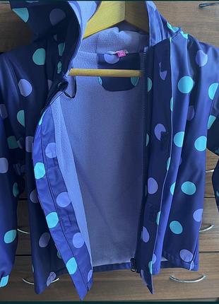 Вітровка на дівчинку