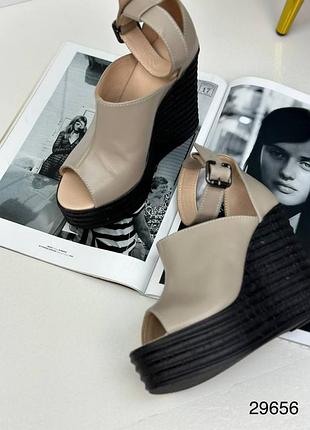 Босоніжки на танкетці натуральна шкіра