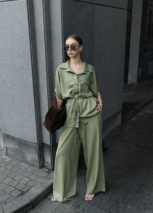 Льняной брючный костюм свободного фасона