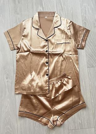 Піжама з коротким рукавом та шортами