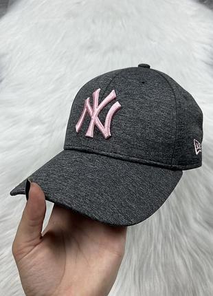 Жіноча оригінальна кепка new era