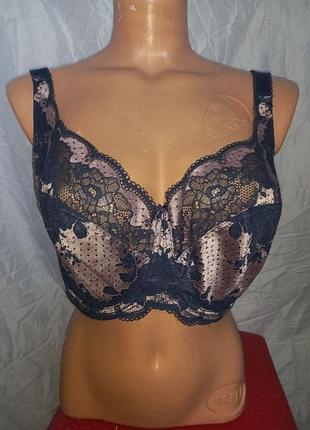 Бюстгалтер велика чашка