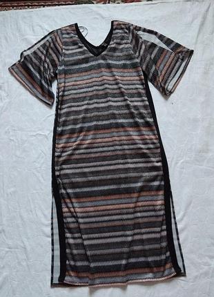 Красивое платье с разрезами