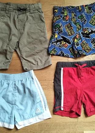 Набор из 4 шорт на 12-18 месяцев.