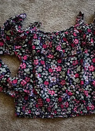 Гарна літня яскрава блуза в квітковий принт