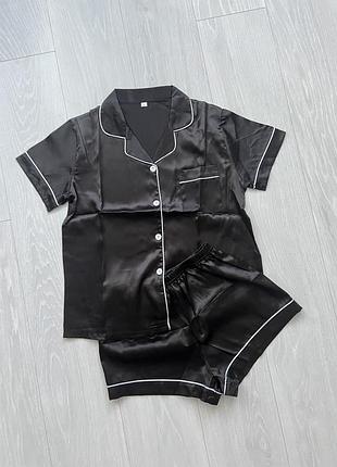 Піжама з коротким рукавом та шортами