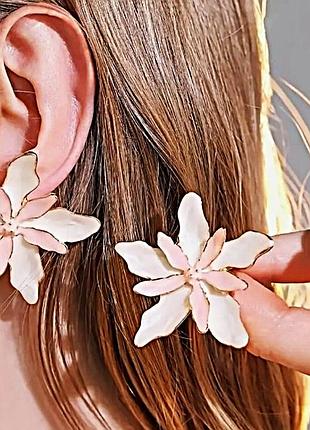 Женские серьги цветы jewelry молочно персиковые sku 03403\3