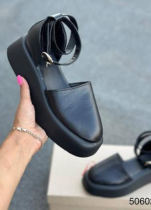 Закрытые босоножки натуральная кожа