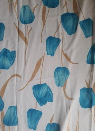 Відріз шифонової тканини доя шиття 215см довжина і 145см ширина на білому фоні блакитні тюльпани