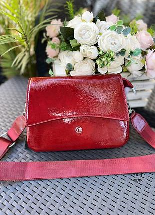 Женская стильная и качественная сумка из эко кожи красная лак