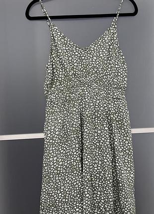 Легкий сарафан та тонких бретелях