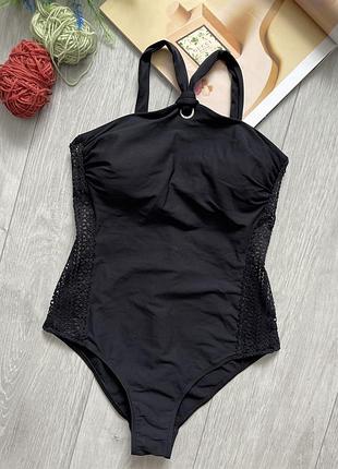 Красивий купальник дорогого бренду hateia