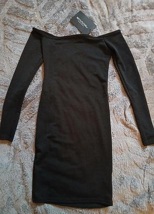 Платье prettylittlething