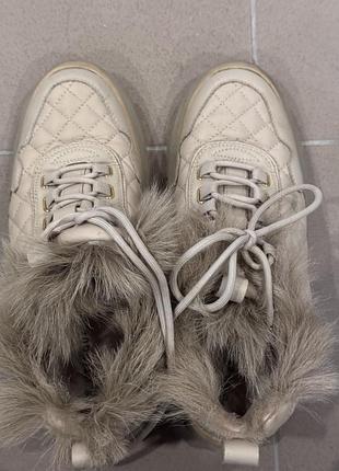 Стегані кросівки від uterque, дуже зручні