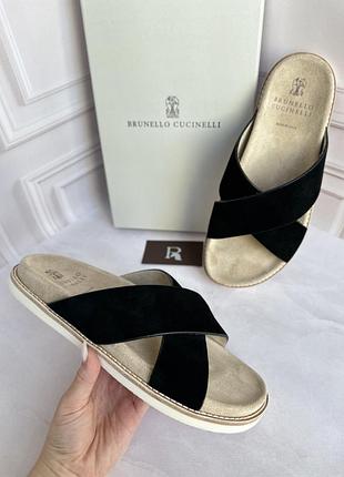 Чорні чоловічі шльопанці