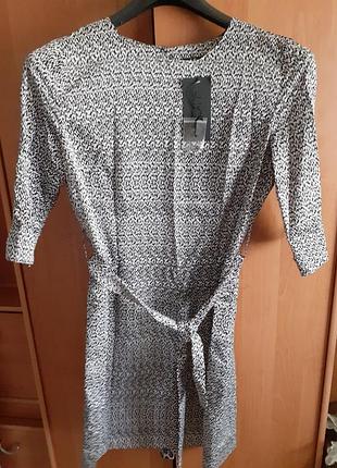 Стильное платье шелковистое р 46.на все случаи