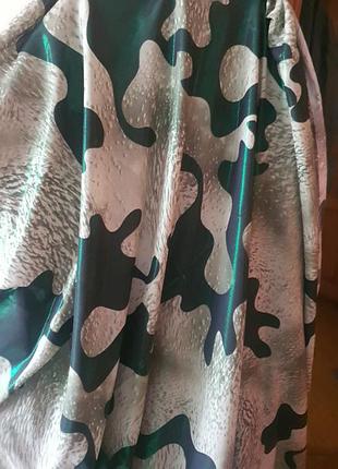 Отрез атласной ткани 140см ширина, 190см длина зелено- оливковые, переливающихся оттенков, очень оригинальная