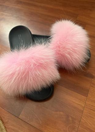 Шльопанці з хутром